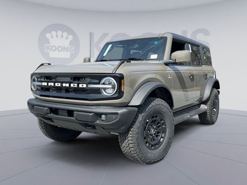 New 2026 Ford Bronco Outer Banks w/ Sasquatch Package image 1