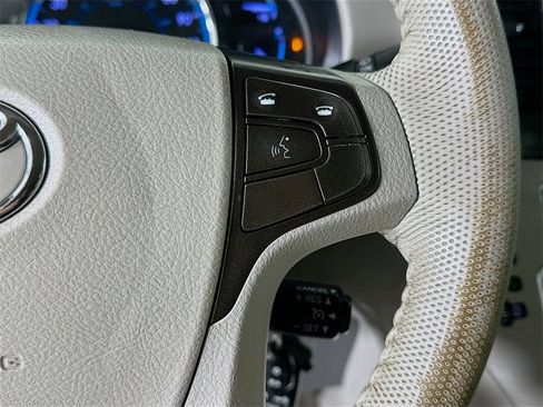 Used 2013 Toyota Sienna XLE image 10