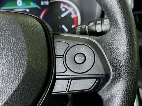 Used 2024 Toyota RAV4 XLE AWD/4WD image 17