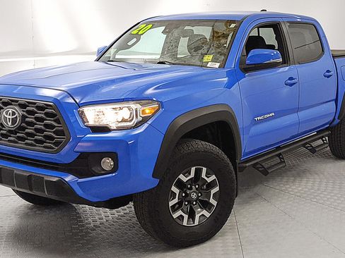 Used 2020 Toyota Tacoma TRD Off-Road w/ Technology Package AWD/4WD image 6