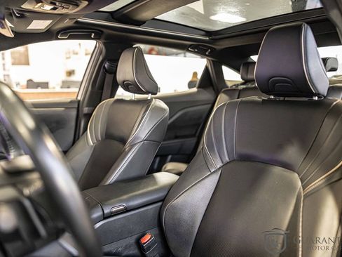 Used 2025 Toyota Crown Platinum image 32