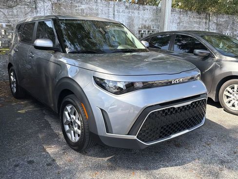 Used 2025 Kia Soul LX w/ LX Technology Package FWD image 1