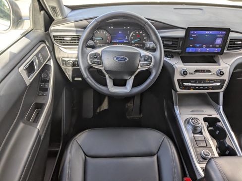 Used 2024 Ford Explorer XLT w/ Equipment Group 202A AWD/4WD image 19