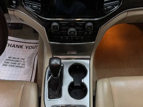 Used 2020 Jeep Grand Cherokee Overland AWD/4WD image 14