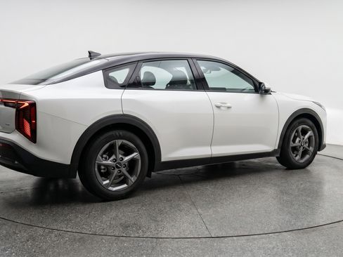 Used 2025 Kia K4 LXS FWD image 9