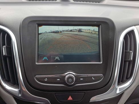 Used 2018 Chevrolet Equinox LS image 19
