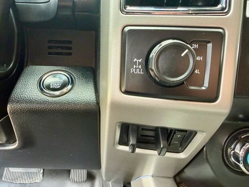 Used 2019 Ford F250 Lariat w/ Lariat Ultimate Package AWD/4WD image 28