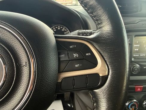 Used 2016 Jeep Renegade Latitude AWD/4WD image 22