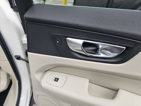 Used 2021 Volvo XC60 T5 Momentum image 10