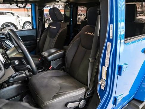 Used 2015 Jeep Wrangler Unlimited Sahara w/ Connectivity Group image 30