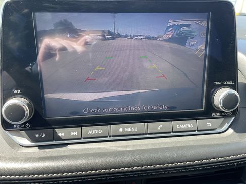 Used 2024 Nissan Rogue S FWD image 19