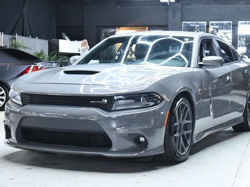 Used 2018 Dodge Charger R/T Scat Pack image 4