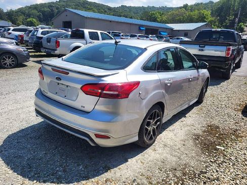 Used 2016 Ford Focus SE w/ SE Sport Package image 3