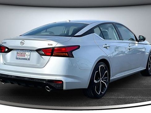 Certified 2023 Nissan Altima 2.5 SR image 6