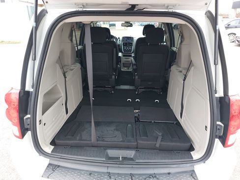 Used 2019 Dodge Grand Caravan SE image 14
