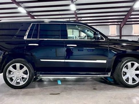 Used 2019 Cadillac Escalade Premium Luxury image 2