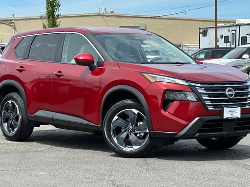 Used 2025 Nissan Rogue SV AWD/4WD image 2