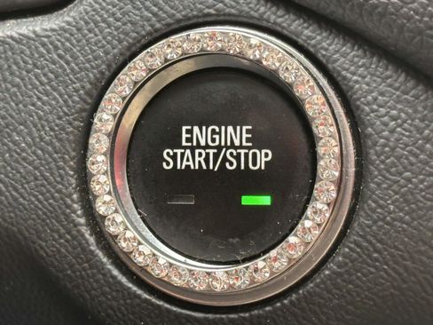 Used 2021 Chevrolet Equinox LT image 24