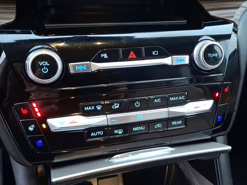 Used 2022 Ford Explorer Limited image 15