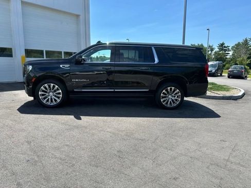 Used 2022 GMC Yukon XL Denali AWD/4WD image 3