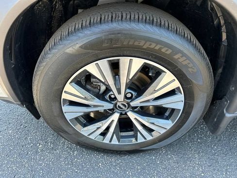 Certified 2023 Nissan Rogue SV w/ SV Premium B Package AWD/4WD image 8