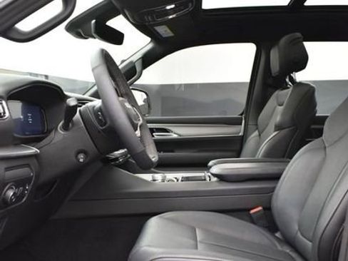 Used 2024 Jeep Wagoneer Series II image 7