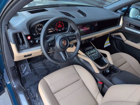 Certified 2026 Porsche Cayenne AWD/4WD image 4