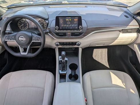 Used 2025 Nissan Altima 2.5 SV FWD image 27
