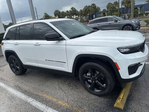 Used 2025 Jeep Grand Cherokee Limited w/ Black Appearance Package RWD image 7