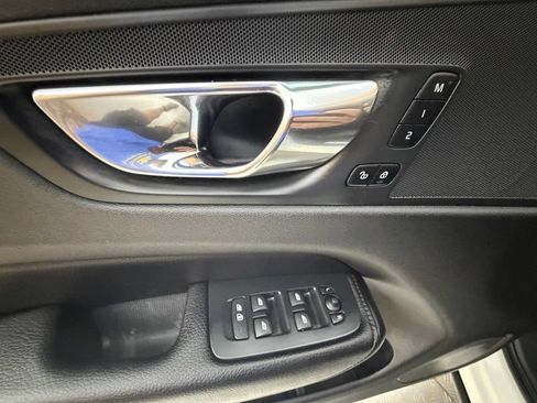 Used 2019 Volvo XC60 T6 Momentum AWD/4WD image 41