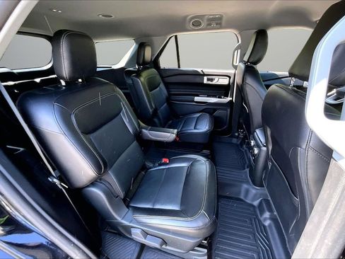 Used 2022 Ford Explorer Limited w/ Equipment Group 301A RWD image 24
