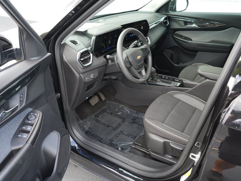 Certified 2024 Chevrolet TrailBlazer LT w/ Driver Confidence Package FWD image 13