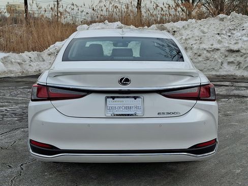 Certified 2025 Lexus ES 300h w/ Premium Package image 5