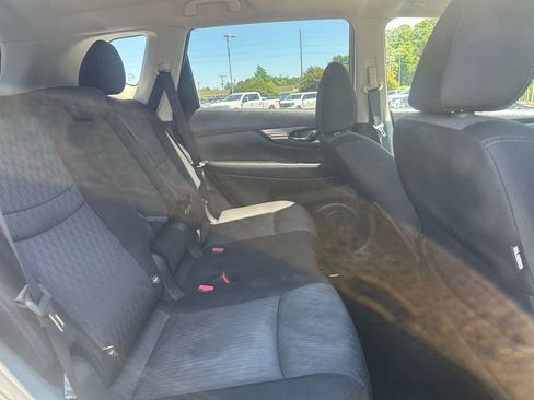 Used 2017 Nissan Rogue SV FWD image 11