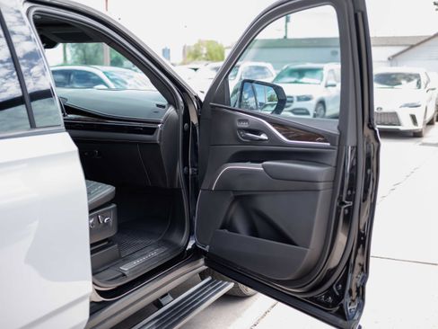 Used 2023 Cadillac Escalade ESV Sport Platinum w/ LPO, ONYX Package AWD/4WD image 16