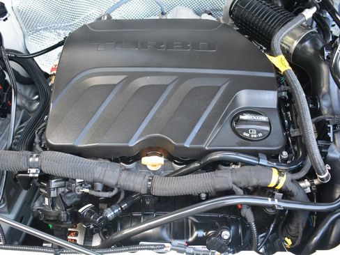 Used 2022 Buick Encore GX Preferred w/ Sport Touring Package FWD image 23