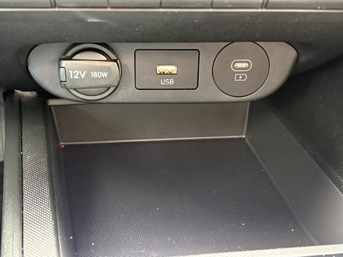 Certified 2025 Hyundai Elantra SE image 20