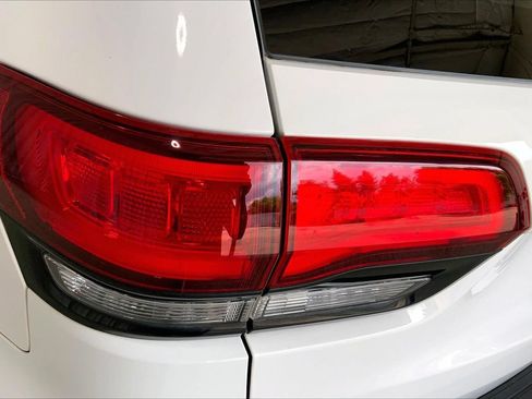 Used 2019 Jeep Grand Cherokee Altitude RWD image 29