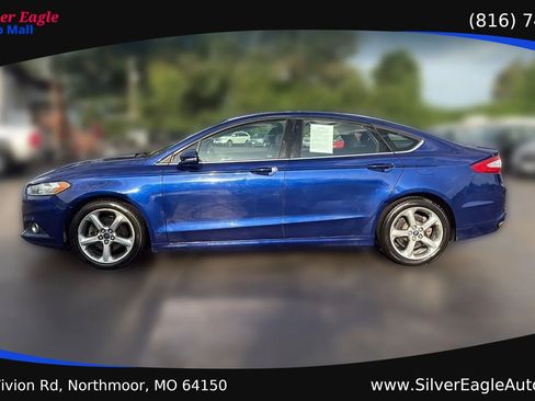Used 2015 Ford Fusion SE w/ Equipment Group 201A FWD image 2