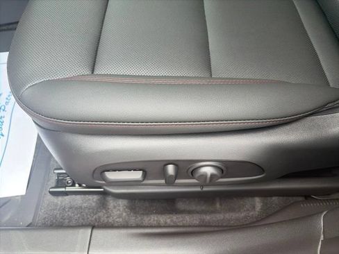 New 2026 Chevrolet Trax RS w/ Sunroof Package FWD image 18