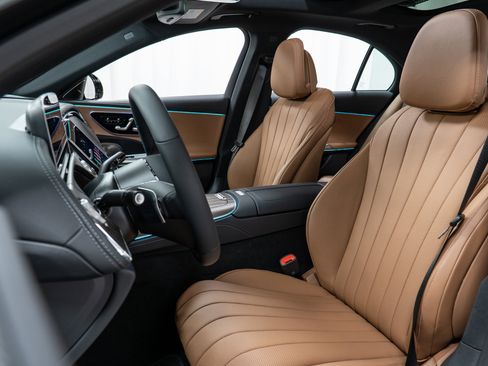 New 2026 Mercedes-Benz E 450 4MATIC Sedan image 13