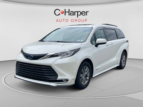 Used 2021 Toyota Sienna XLE w/ XLE Plus Package FWD image 7
