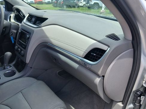 Used 2016 Chevrolet Traverse LS FWD image 17