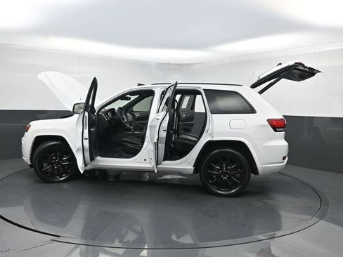 Used 2020 Jeep Grand Cherokee Altitude RWD image 36