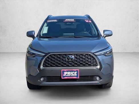 Used 2023 Toyota Corolla Cross XLE w/ Convenience Package FWD image 2