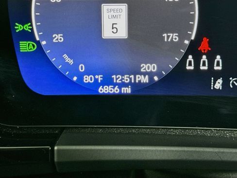 Certified 2025 Porsche Macan 4S Electric AWD/4WD image 14