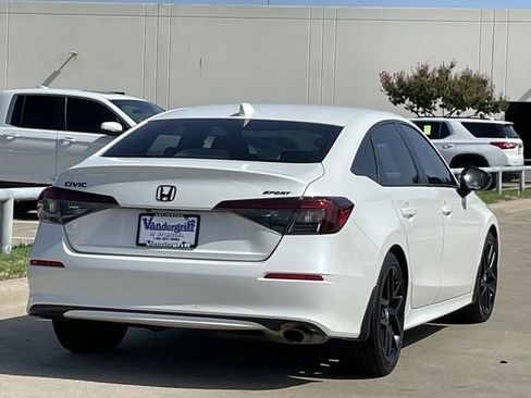 Used 2025 Honda Civic Sport image 4