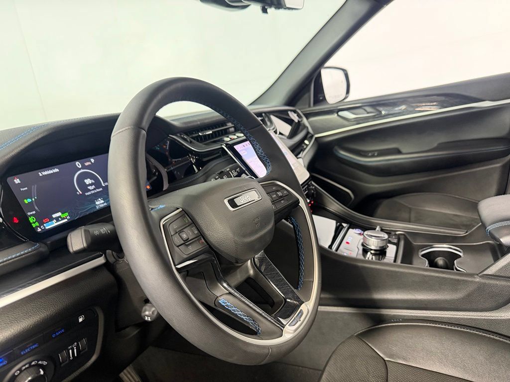 Used 2023 Jeep Grand Cherokee Trailhawk w/ Luxury Tech Group III AWD/4WD image 23