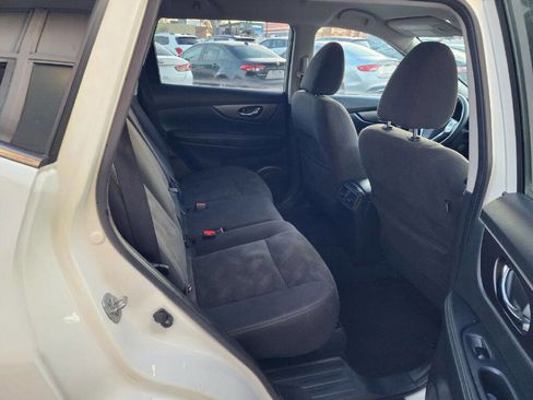 Used 2016 Nissan Rogue SV w/ SV Premium Package image 9