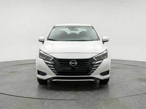 Used 2025 Nissan Versa SV image 2